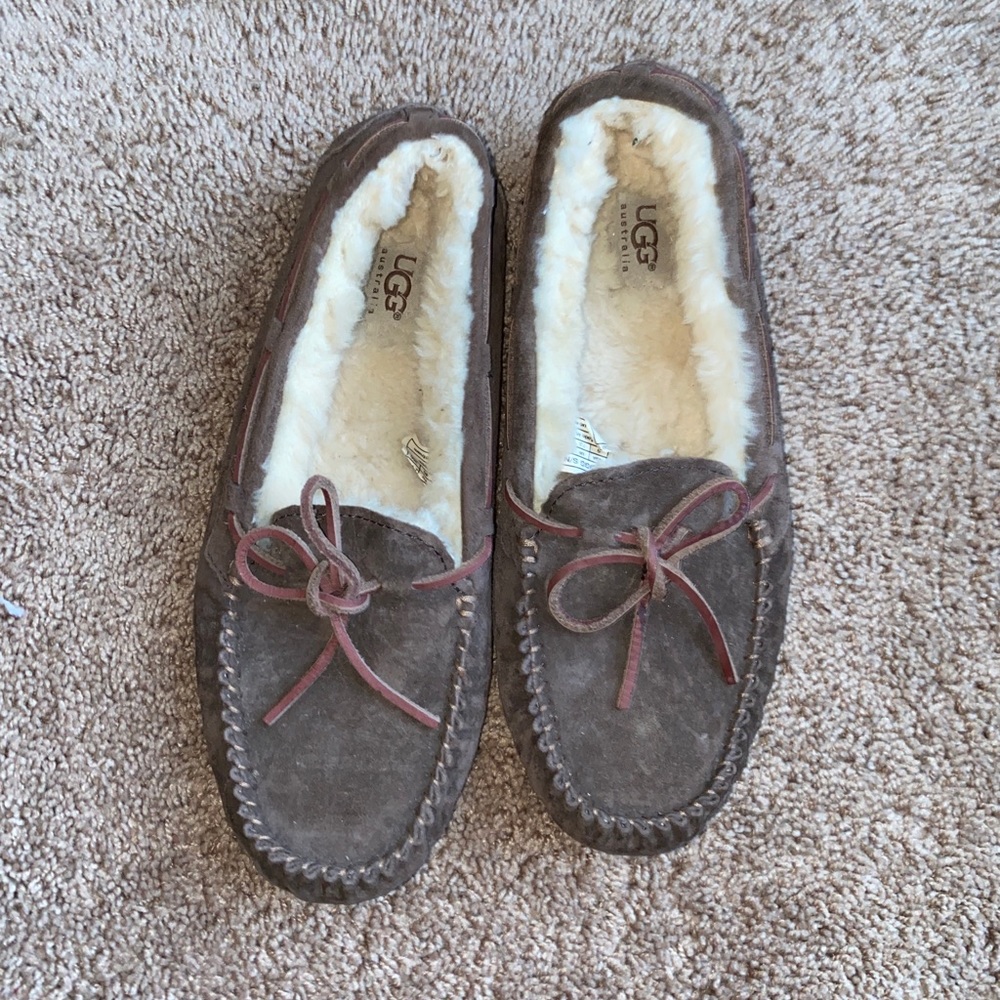 UGG Womens Dakota Brown Size 9